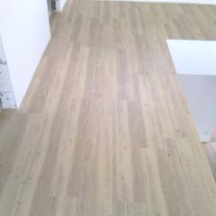 Floorforever jedle antická bílá